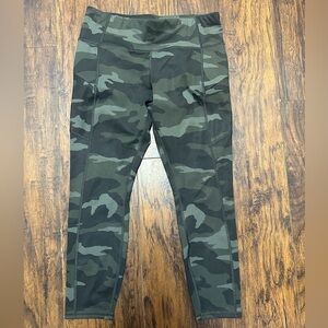 Athleta Camo Contender 7/8 Tight Leggings Green Olive MP Medium Petite Pockets